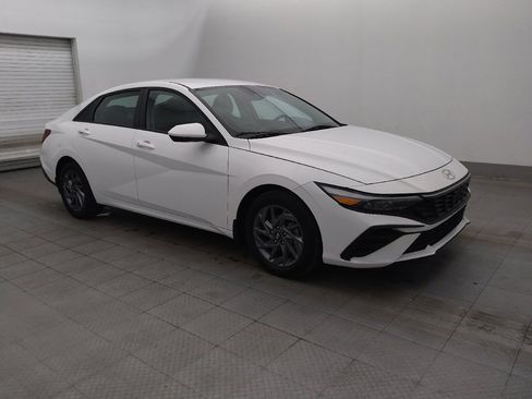Used 2024 Hyundai Elantra SEL FWD image 11