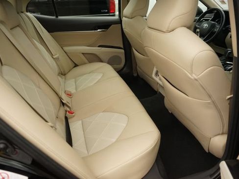 Used 2018 Toyota Camry XLE FWD image 16