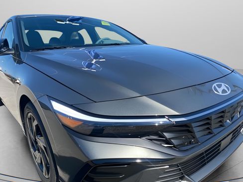 New 2026 Hyundai Elantra SEL Sport Premium FWD image 2