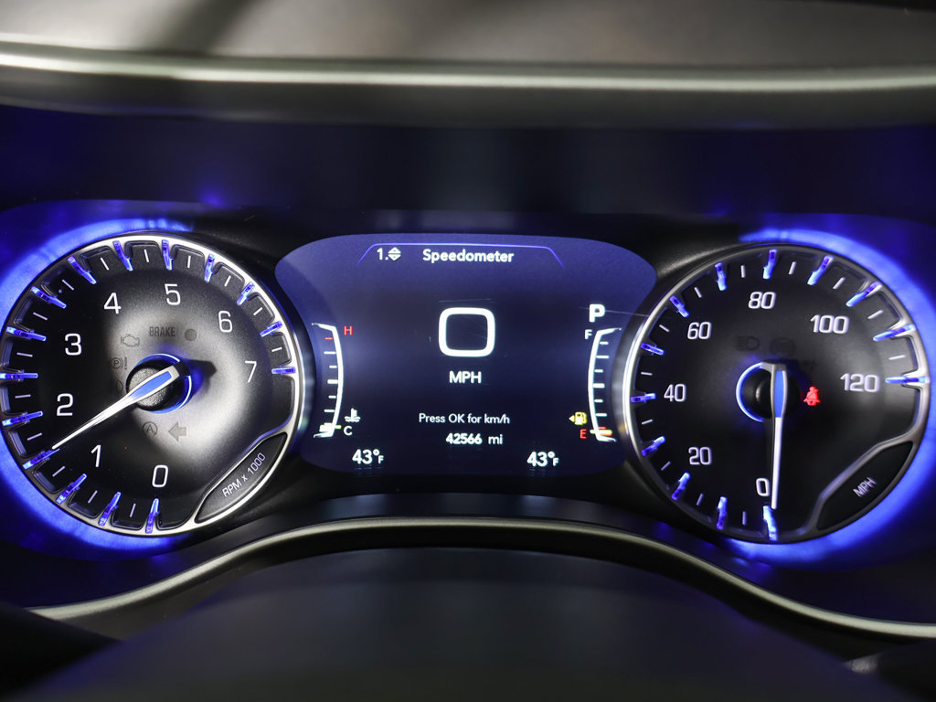 Used 2025 Chrysler Pacifica Select FWD image 42