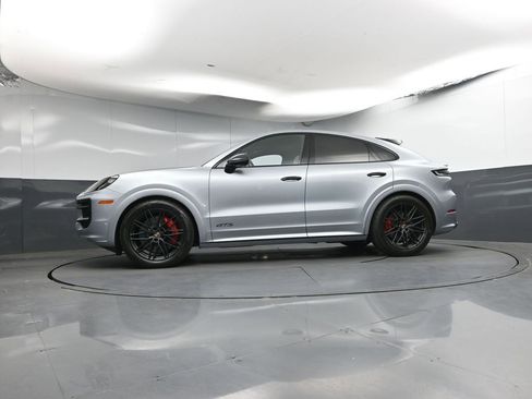 Certified 2025 Porsche Cayenne GTS AWD/4WD image 32