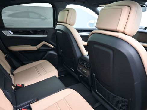 Used 2026 Porsche Cayenne Coupe image 7