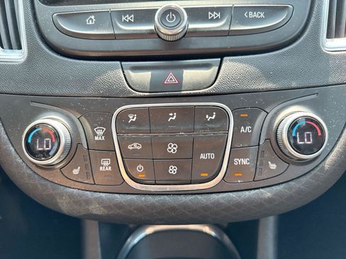 Used 2019 Chevrolet Malibu LT w/ Driver Confidence Package II FWD image 17