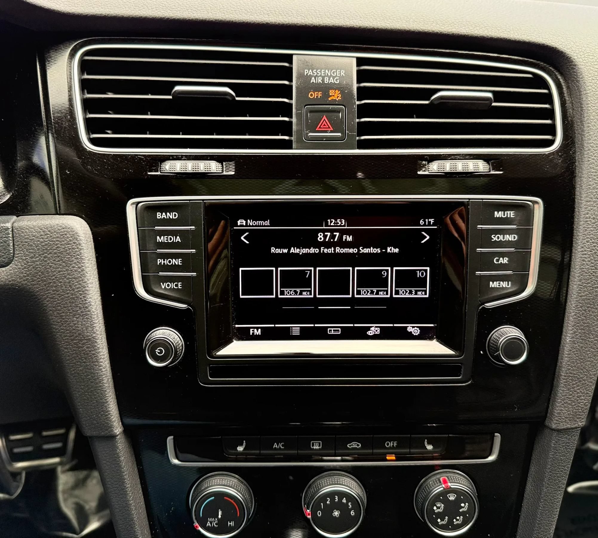 Used 2015 Volkswagen GTI SE FWD image 17