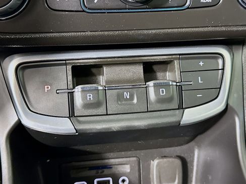 Used 2024 GMC Terrain SLT image 17