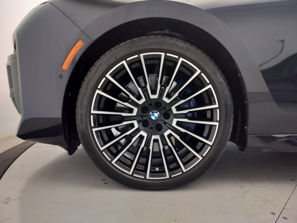 Certified 2025 BMW 760i xDrive w/ Executive Package AWD/4WD image 5