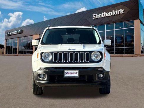 Used 2017 Jeep Renegade Latitude image 2
