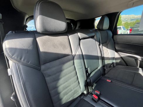 Used 2022 Mitsubishi Outlander SE image 15