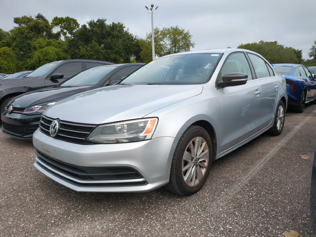 Used 2015 Volkswagen Jetta SE FWD image 2
