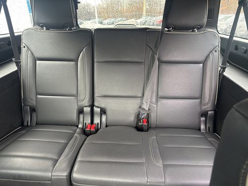Used 2023 Chevrolet Suburban Premier image 14