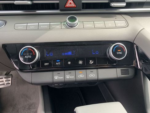 New 2025 Hyundai Elantra SEL image 20