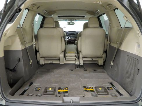 Used 2012 Toyota Sienna XLE image 11