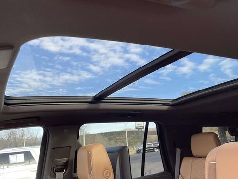 Used 2023 Cadillac Escalade Premium Luxury image 20