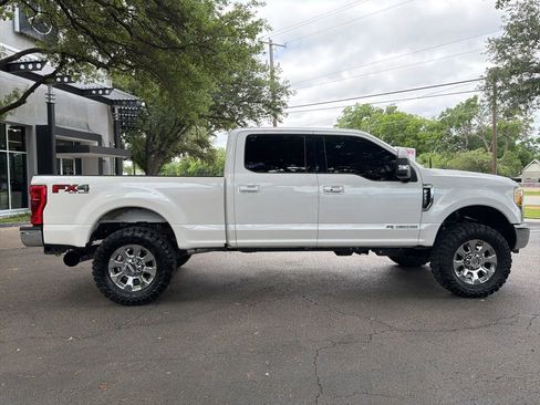 Used 2017 Ford F250 Lariat w/ Lariat Ultimate Package AWD/4WD image 9