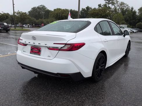 Used 2025 Toyota Camry SE FWD image 4