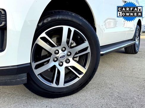 Used 2022 Ford Expedition XLT image 2