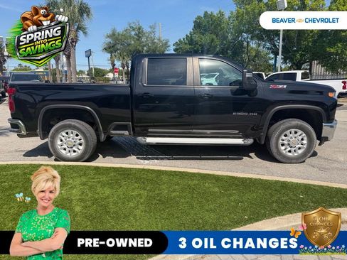 Used 2022 Chevrolet Silverado 2500 LT w/ Convenience Package image 3