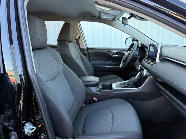 Used 2025 Toyota RAV4 XLE AWD/4WD image 30