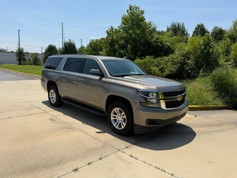 Used 2018 Chevrolet Suburban LT RWD image 12