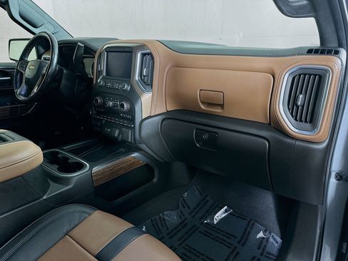 Used 2022 Chevrolet Silverado 1500 High Country w/ Technology Package image 30