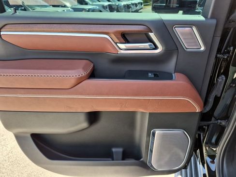 Used 2025 GMC Sierra 2500 Denali Ultimate image 17