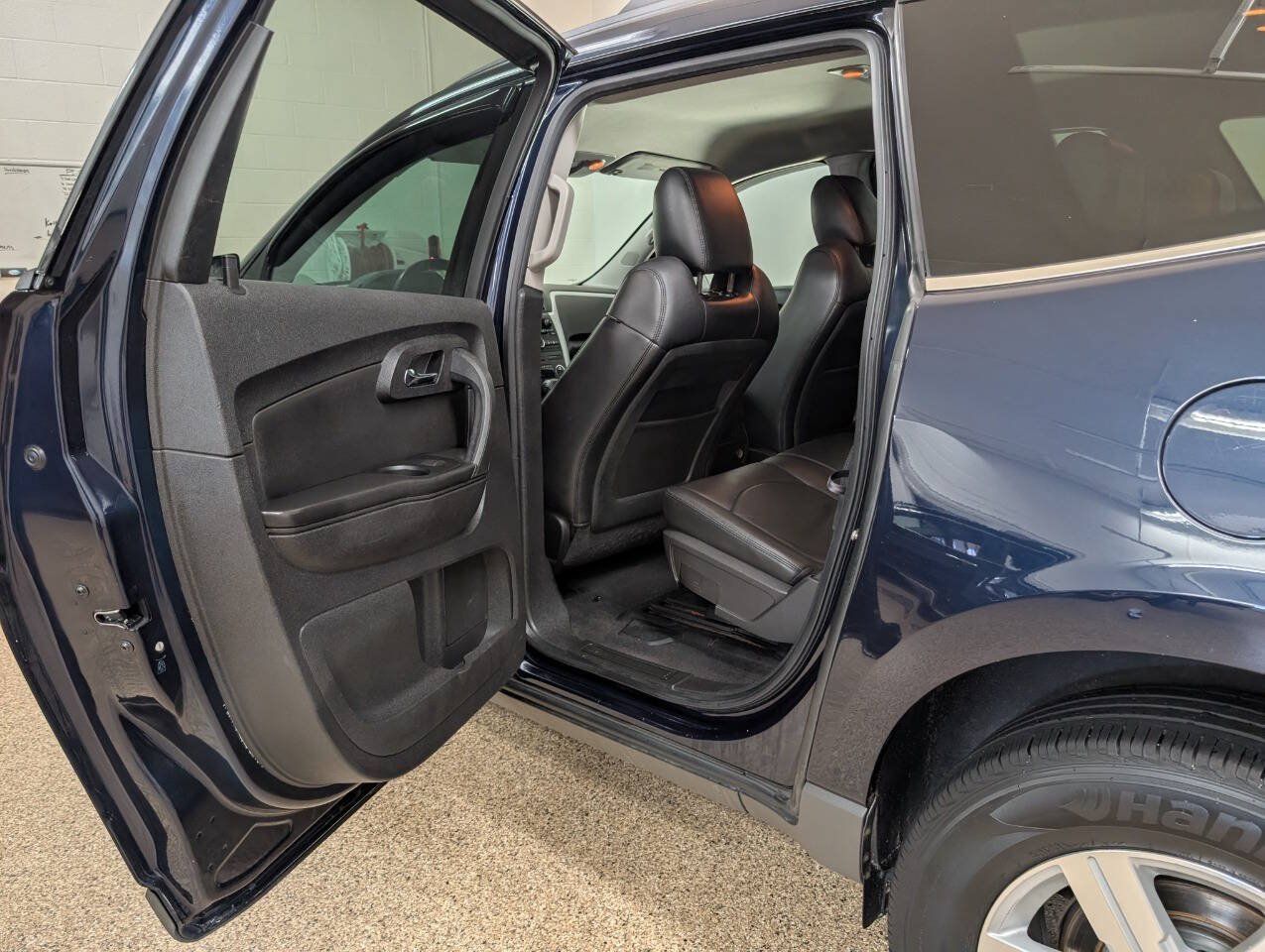 Used 2012 Chevrolet Traverse LT FWD image 12