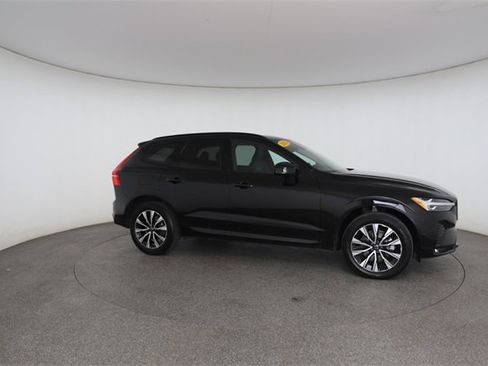 Used 2023 Volvo XC60 B5 Plus image 25
