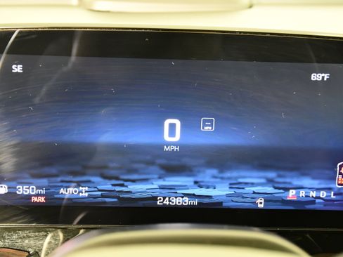 Used 2025 Chevrolet Suburban Z71 image 19