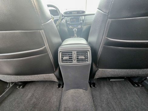 Used 2018 Nissan Rogue SL w/ Premium Package image 33