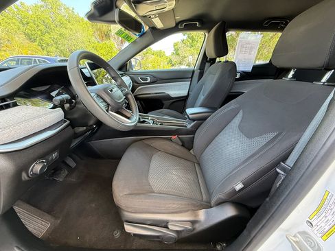 Used 2024 Jeep Compass Sport AWD/4WD image 9