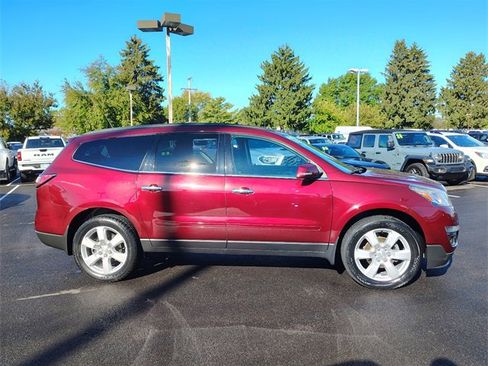 Used 2017 Chevrolet Traverse LT w/ Style and Technology Package image 6