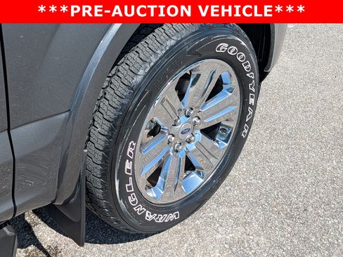 Used 2018 Ford F150 Lariat w/ Equipment Group 502A Luxury AWD/4WD image 12