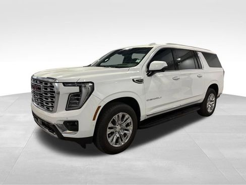 Certified 2025 GMC Yukon XL Denali image 3
