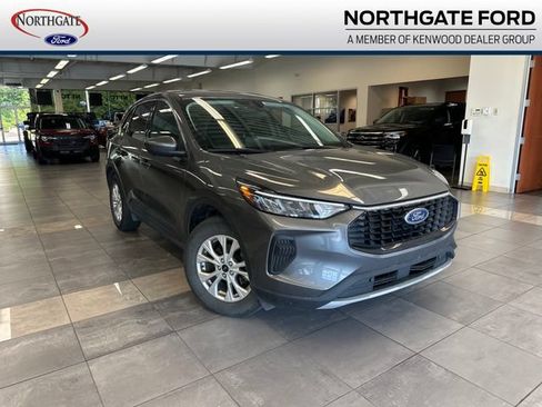 Used 2023 Ford Escape Active w/ Tech Pack #2 AWD/4WD image 1