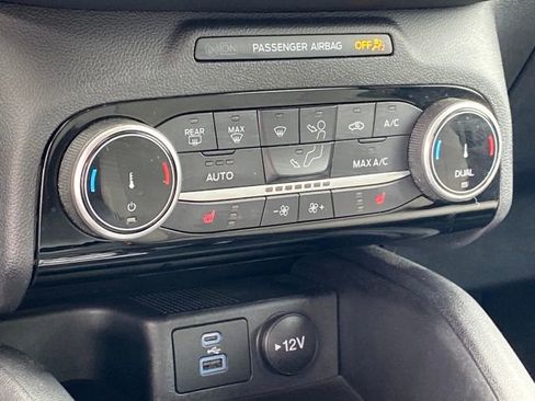 Used 2022 Ford Escape SE image 12