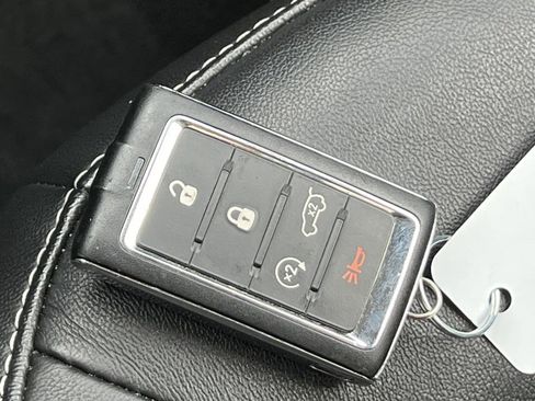 Used 2022 Jeep Grand Cherokee L Limited image 31