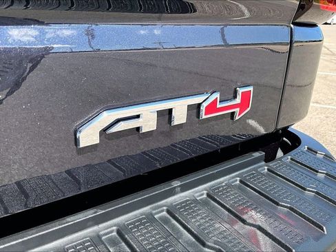 Used 2022 GMC Sierra 1500 AT4 w/ AT4 Premium Package AWD/4WD image 34