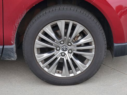 Used 2021 Toyota Venza XLE w/ Softex Package image 11