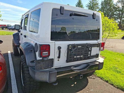 Used 2015 Jeep Wrangler Unlimited Sahara AWD/4WD image 4
