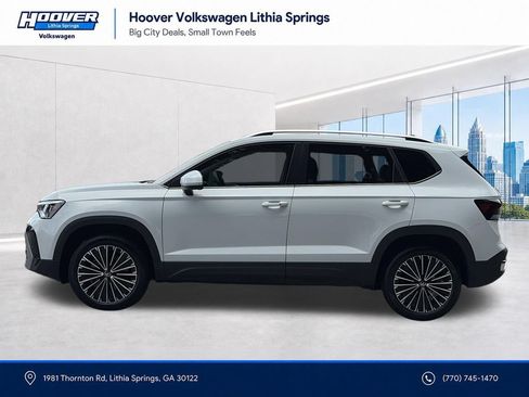 Certified 2025 Volkswagen Taos SE FWD image 22