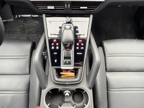 Used 2023 Porsche Cayenne Platinum Edition AWD/4WD image 25