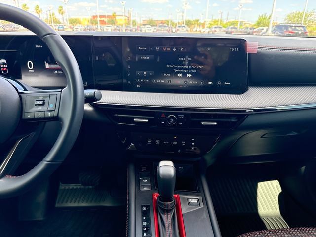 Used 2025 Nissan Kicks SR FWD image 17