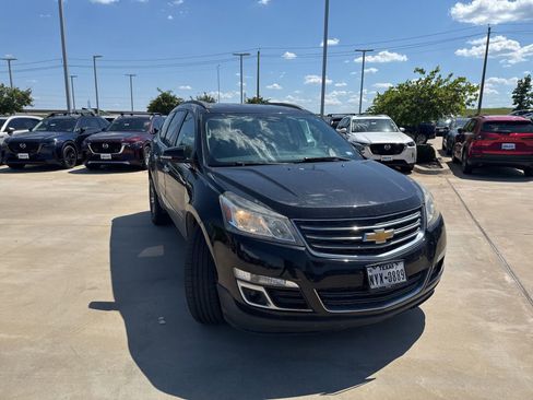 Used 2017 Chevrolet Traverse LT FWD image 4