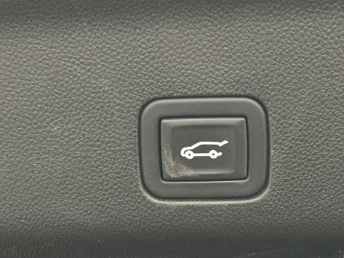 Used 2023 GMC Yukon XL AT4 image 15