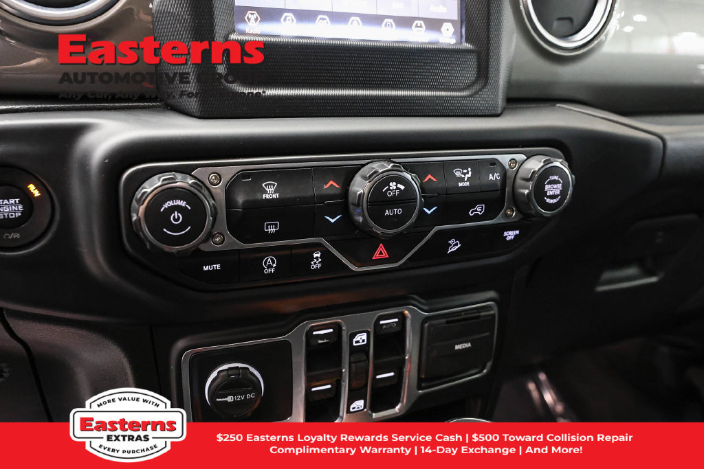 Used 2018 Jeep Wrangler Unlimited Sahara AWD/4WD image 19