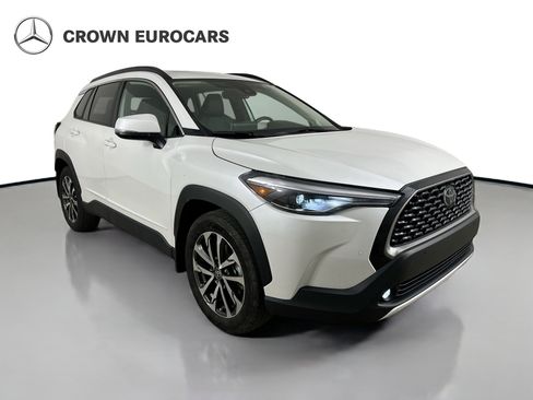 Used 2022 Toyota Corolla Cross XLE w/ Convenience Package image 4