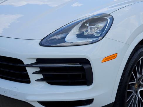 Certified 2023 Porsche Cayenne AWD/4WD image 12