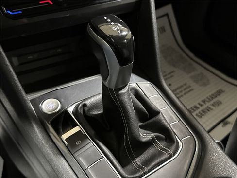 Used 2023 Volkswagen Tiguan SE image 16