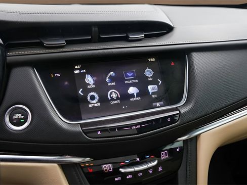 Used 2018 Cadillac XT5 Luxury w/ Driver Awareness Package image 16