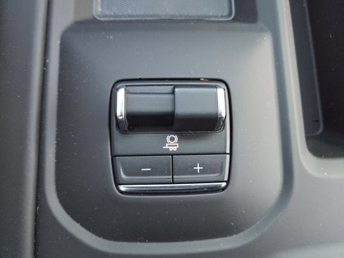 Used 2025 GMC Sierra 2500 AT4X AWD/4WD image 9
